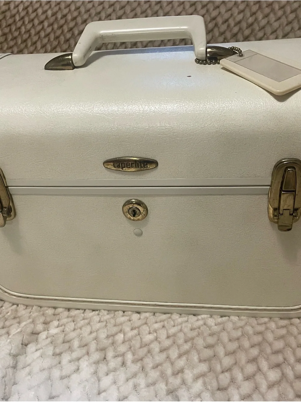 Taperlite Vintage Hard-Shell Train Case in Off-White